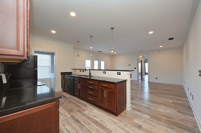 Building Photo - Spacious Germantown Gem!