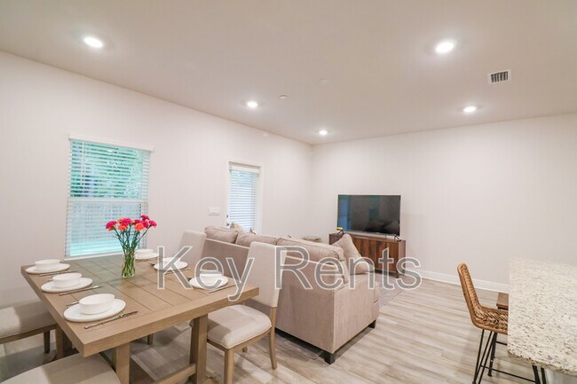 Foto del edificio - 7174 Village Ln