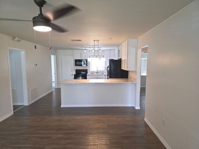 Foto del edificio - 4 Bed 2 Bath Home Near Baldwin & Winter Park