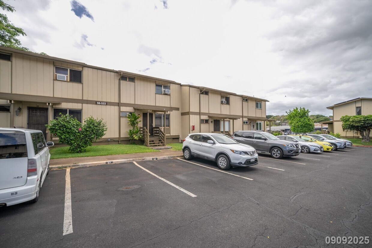 Foto principal - $3200 /3 Bed / 2 Bath / 1 Parking IN PEARL...