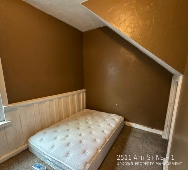 Building Photo - 2511 4th St NE