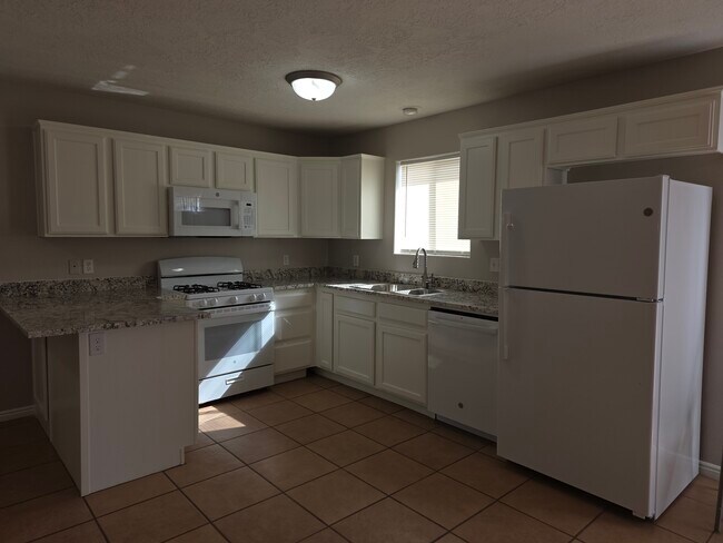 Foto del edificio - 645 1225 N