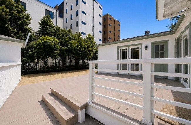 Building Photo - 6204 Mary Ln Dr