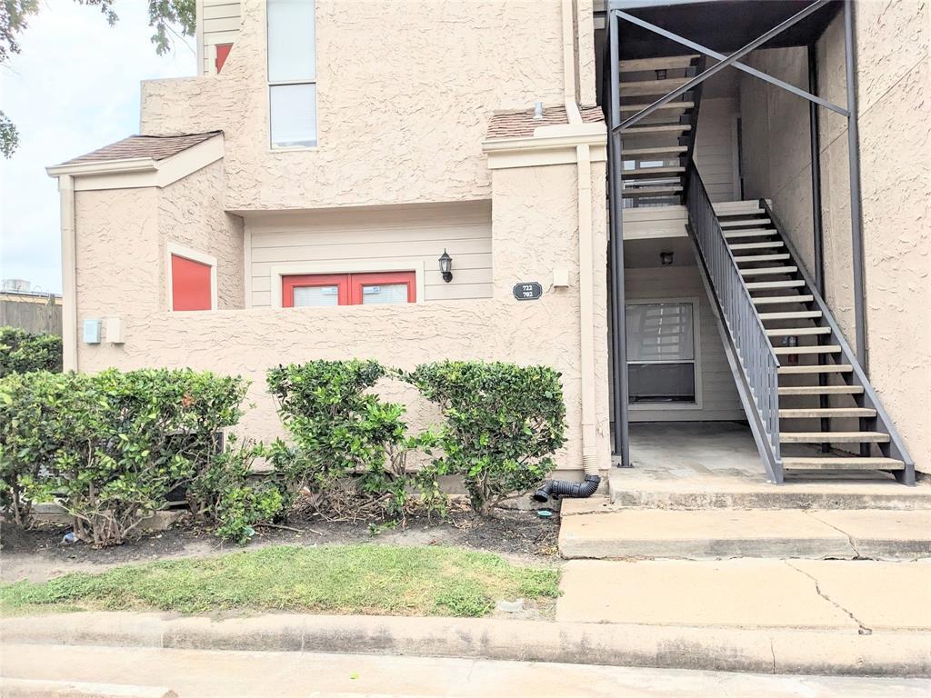 Primary Photo - 10855 Meadowglen Ln
