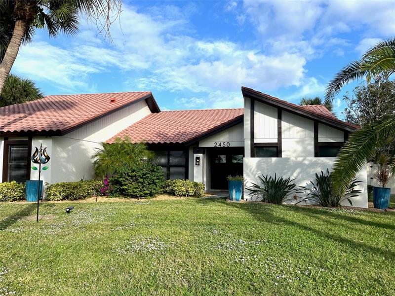 Primary Photo - 2450 Bayshore Rd