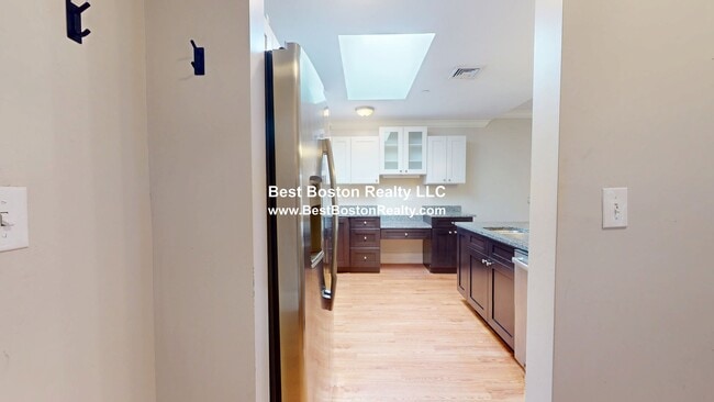 Building Photo - 286 Main St