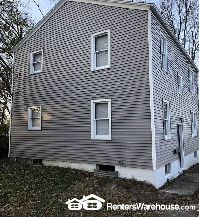 Building Photo - 1816 Francis Ave