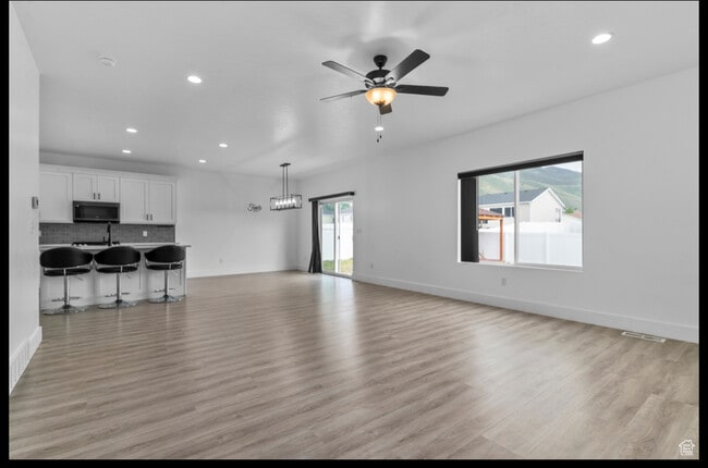 Building Photo - 711 W 660 S