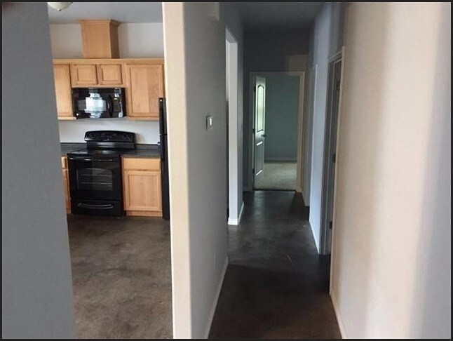 Interior Photo - 111 N Dixie St