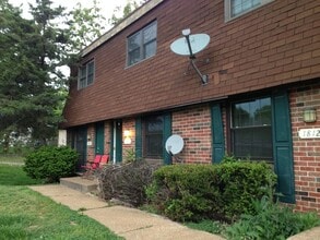 Building Photo - 1814 Missouri State Rd