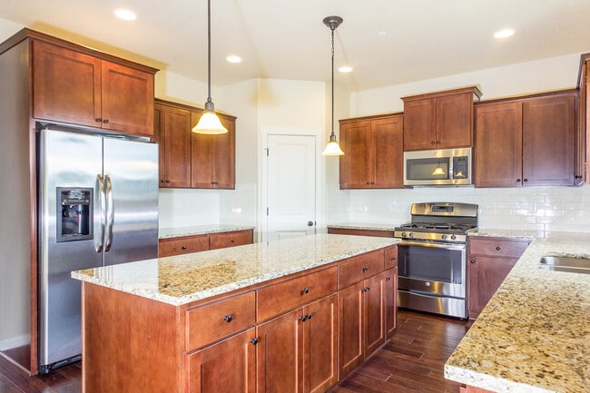 Building Photo - 4 Bedroom plus office 3 Bath Hills at Roun...