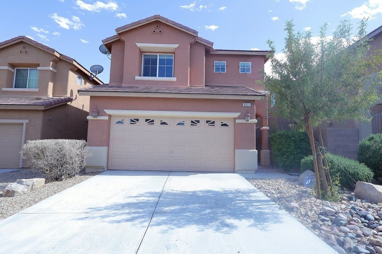 Primary Photo - BEAUTIFUL 3 BEDS WITH 2.5 BATH HOUSE