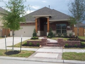 Building Photo - 18907 Cove Pointe Dr