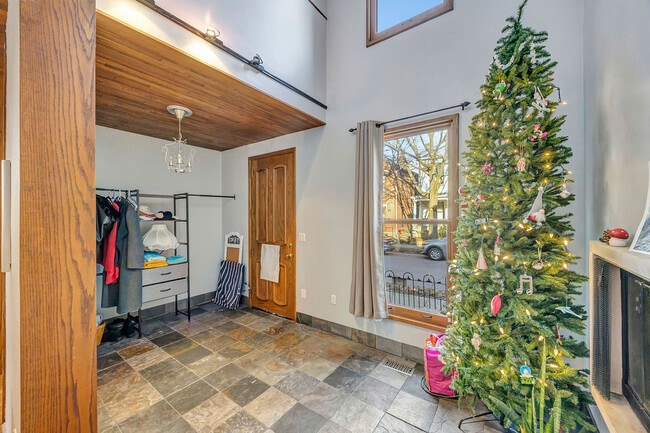 Building Photo - 34 Green St