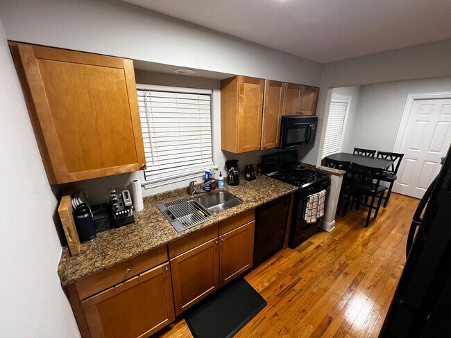 Foto del edificio - 4891 N Ashland Ave