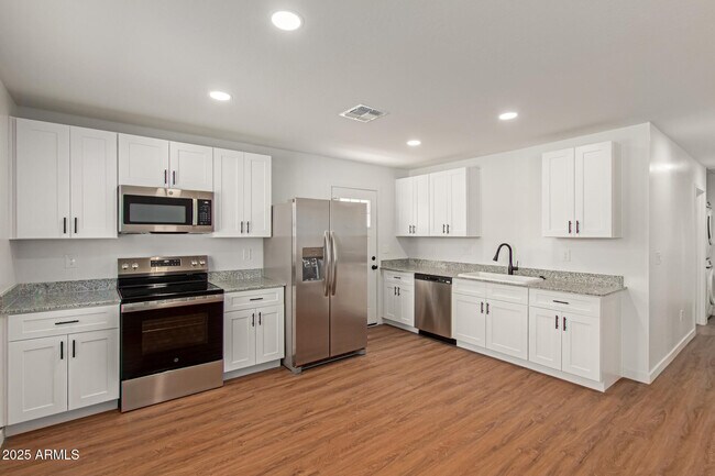 Building Photo - 337 S 97th Pl