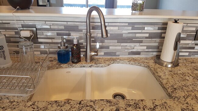 Building Photo - 2585 Trio Falls Dr