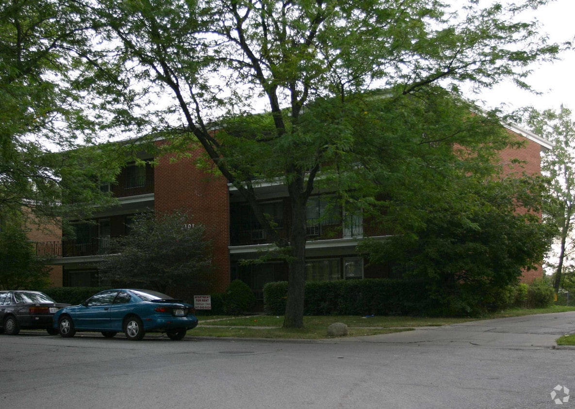 2101 Lorraine Ave, Waukegan, IL 60087 Apartments in Waukegan, IL