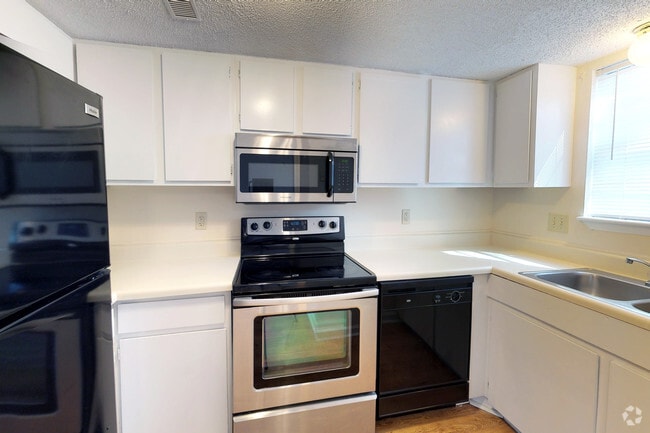 Interior Photo - Lakewood Lodge