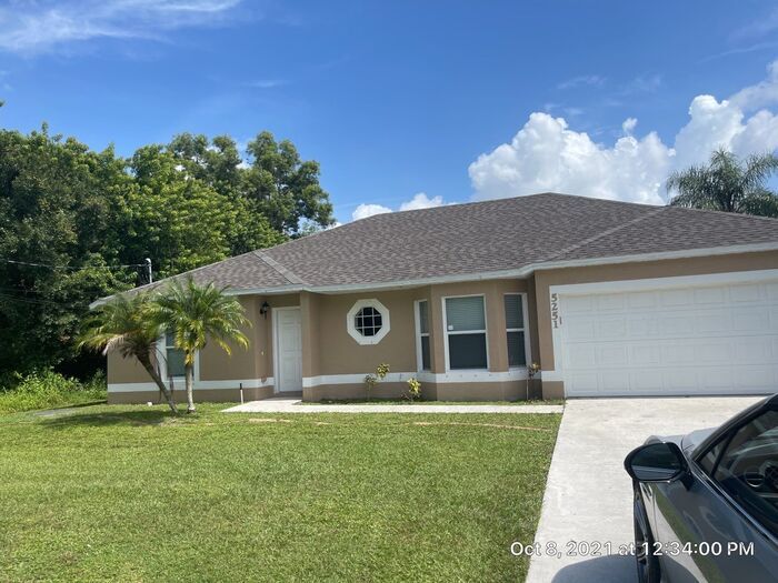 Foto principal - 5251 NW Gamma St