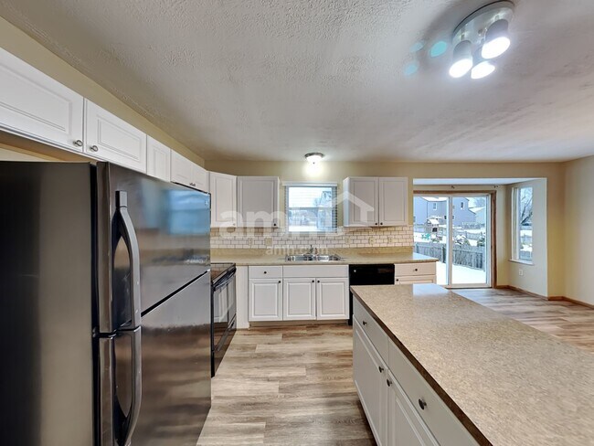 Foto del edificio - 353 W Hunters Dr