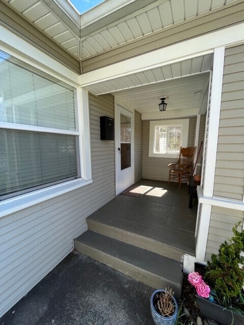 Building Photo - 5024 36th Ave SW