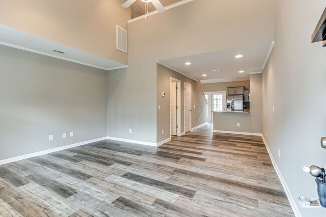 Foto del edificio - Finest Townhome living in Westwind Villas