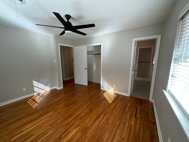 Building Photo - 4509 N Cypress St