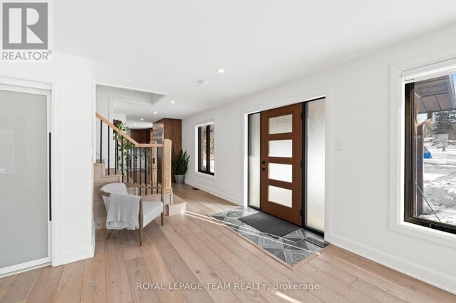 Building Photo - 2070 River Rd