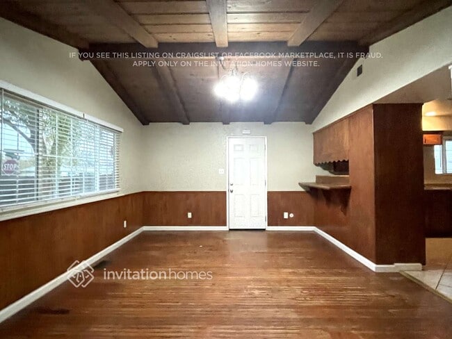 Building Photo - 640 W El Camino Ave