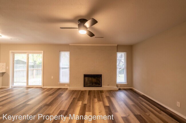 Building Photo - 3 br, 1 bath House - 6133 S 117th Ave