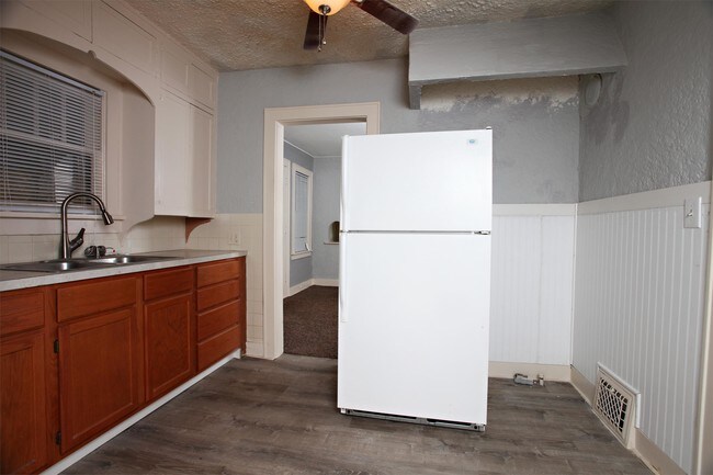 Building Photo - 430 S Sedgwick St