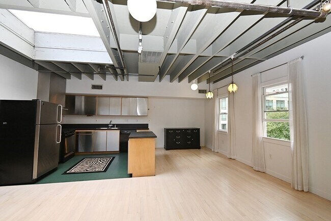 Building Photo - 31 Stanhope St