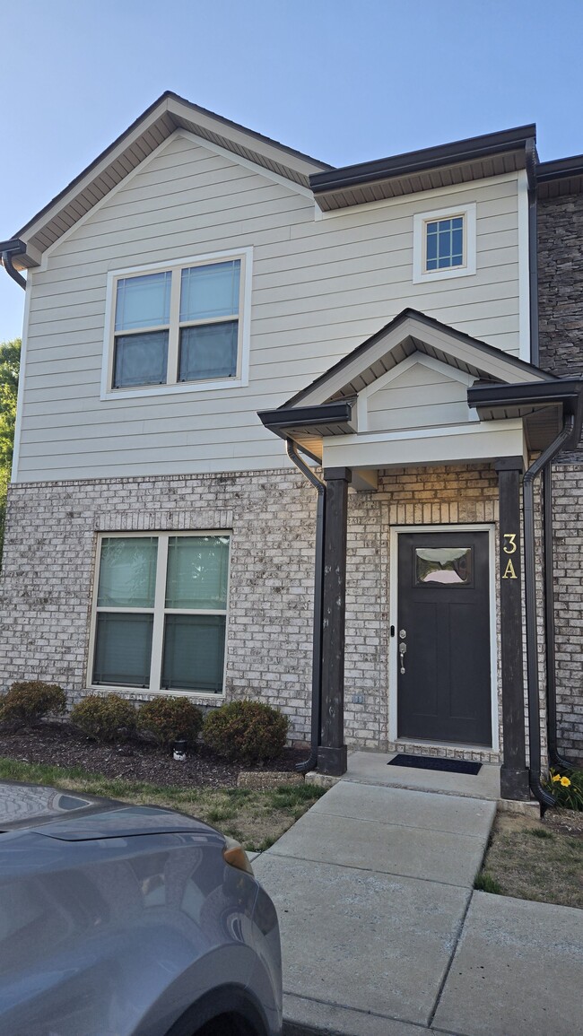 Building Photo - 555 Gresham Ln