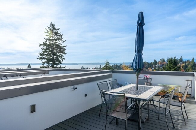 Building Photo - 2Bd/1.75Ba Seattle Townhouse