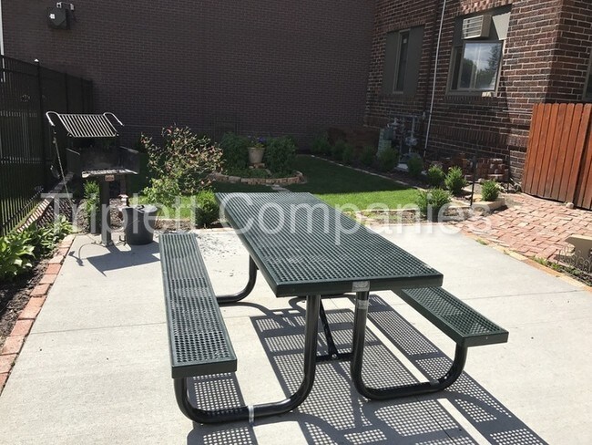 Foto del edificio - 103 Stanton Ave