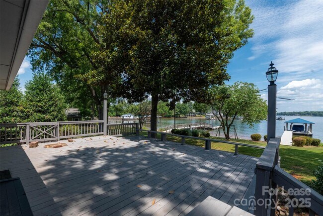 Foto del edificio - 5006 Kiser Island Rd