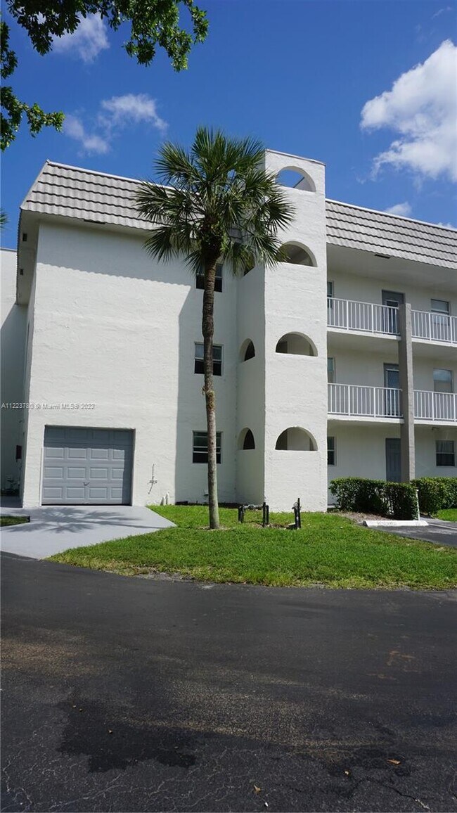 8135 Sunrise Lakes Blvd Unit 207, Sunrise, FL 33322 Apartment for