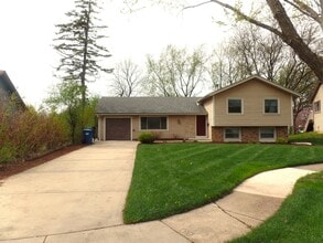 Building Photo - 5910 Bradley Ct N