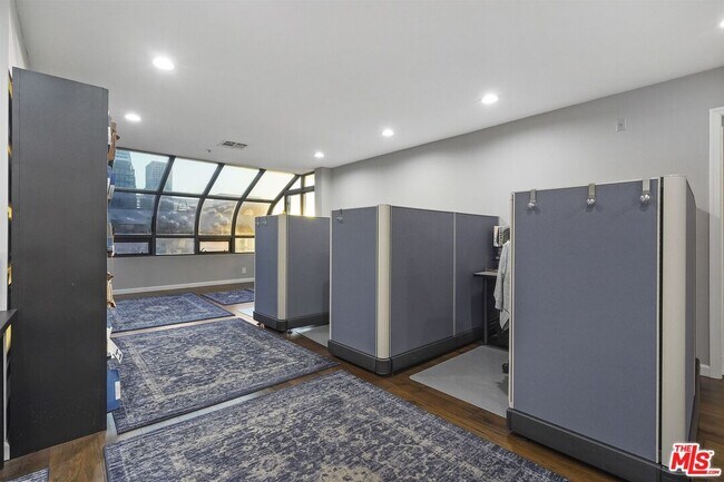 Foto del edificio - 880 W 1st St