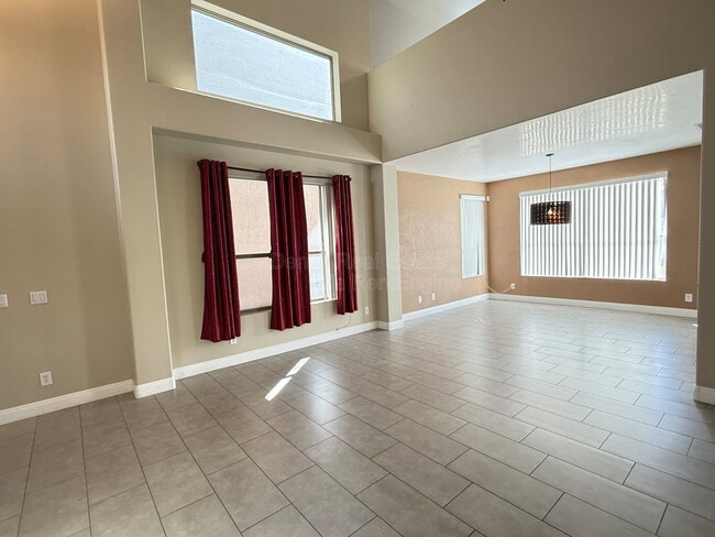 Photo - 6425 W Desert Hollow Dr Apartment