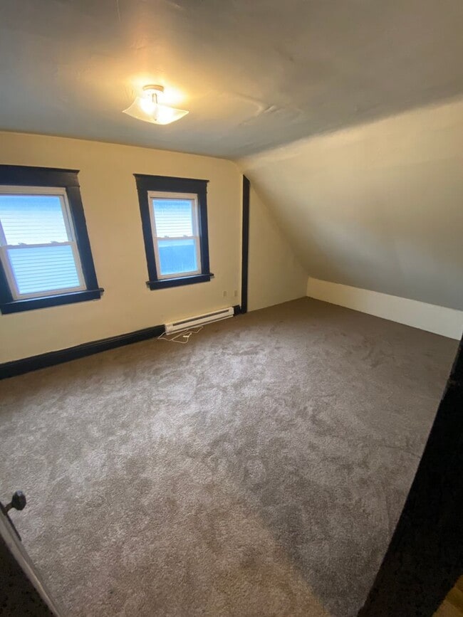 Building Photo - Section 8 Welcome! Beautifully Renovated 3...