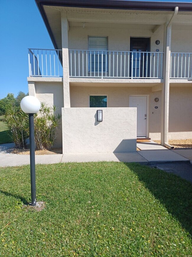 Foto del edificio - Newly Renovated First Floor 2/2 Condominiu...