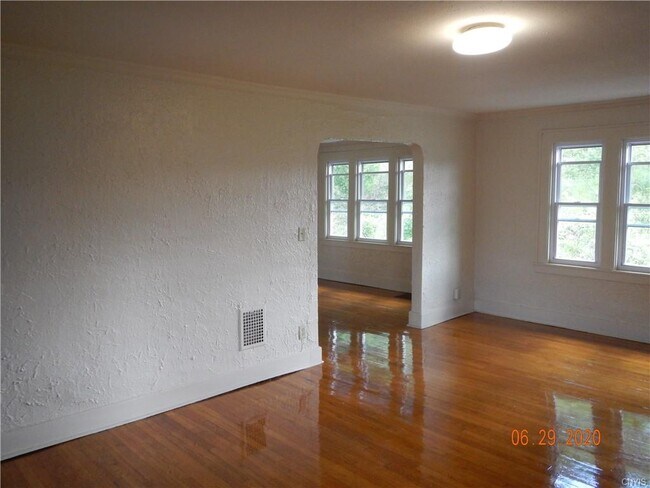 Foto del edificio - 569-71 Westmoreland Ave