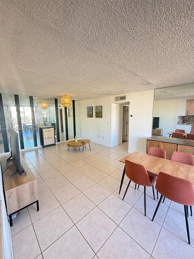 Foto del edificio - 9350 Fontainebleau Blvd