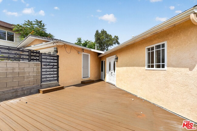 Building Photo - 11029 Eldora Ave