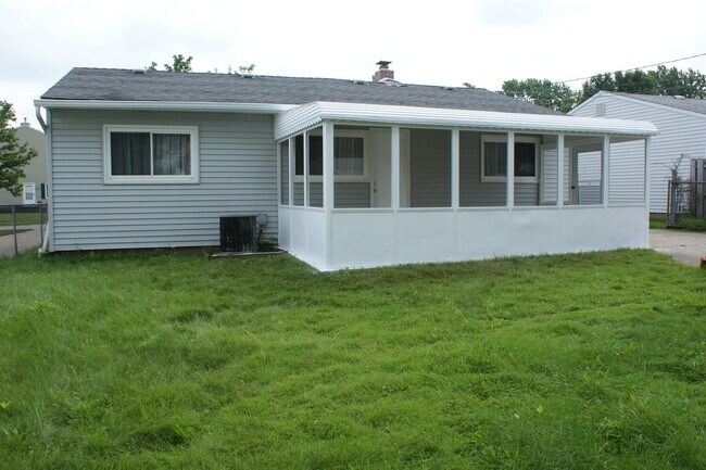 Foto del edificio - 6490 Almont Dr