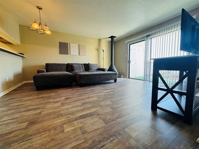 Foto del edificio - 2824 S Bartell Dr