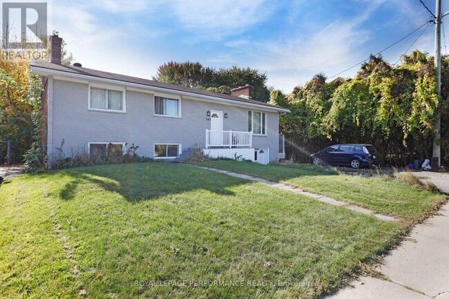 Photo du bâtiment - 142 Meadowlands Dr W