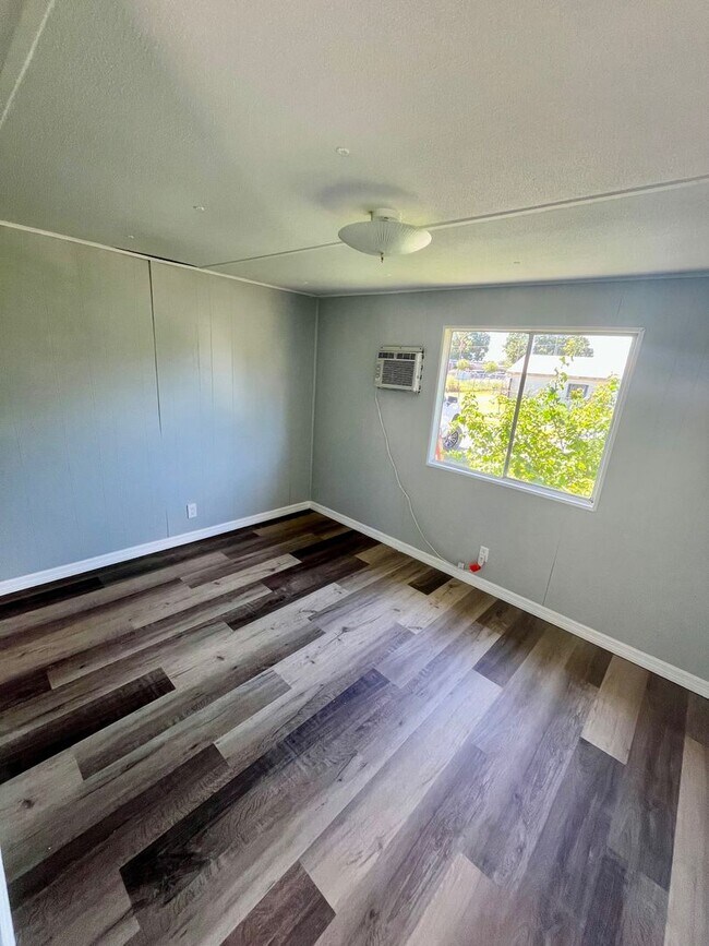 Foto del edificio - Newly Remodeled 2BR/1BA Auburndale Mobile ...